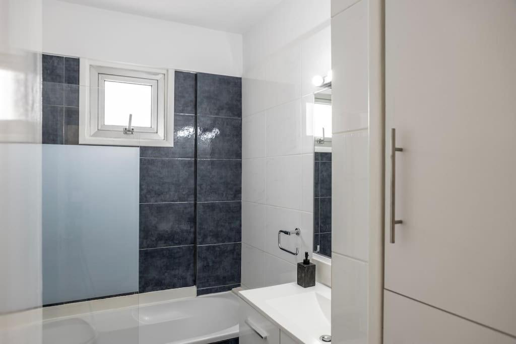 Luxurious Bright & Stylish 2Br With Office In Nicosia 아파트 외부 사진